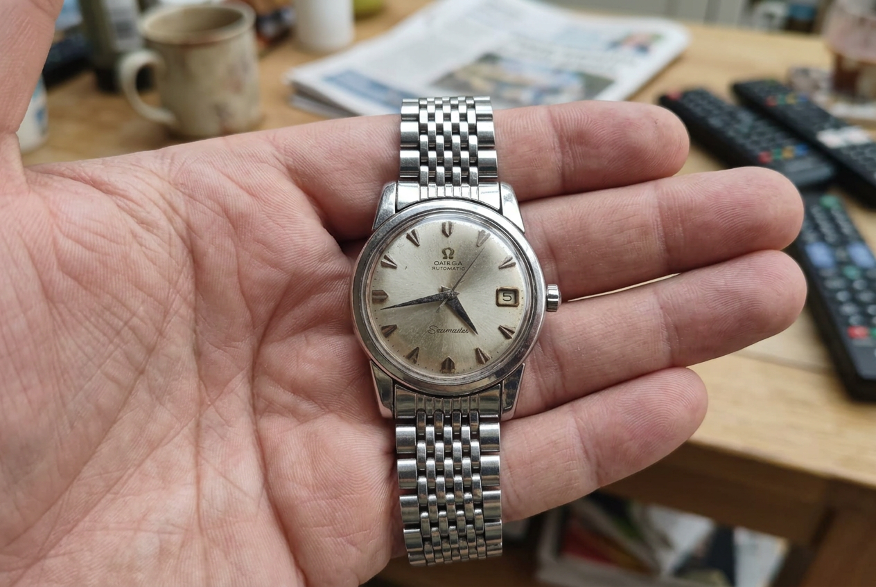 Foto amatoriale dell'orologio scattata con il telefono